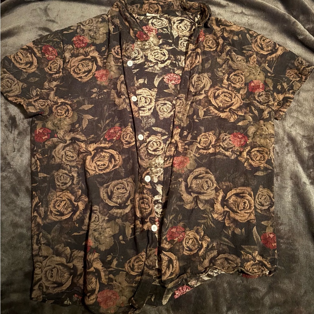 Men's Short-Sleeve Floral Button-Up Shirt in Black with Tan & Red Roses